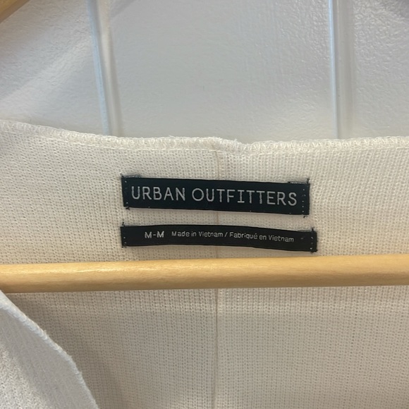 Urban Outfitters Cream V-Neck Sweater - Picture 2 of 4